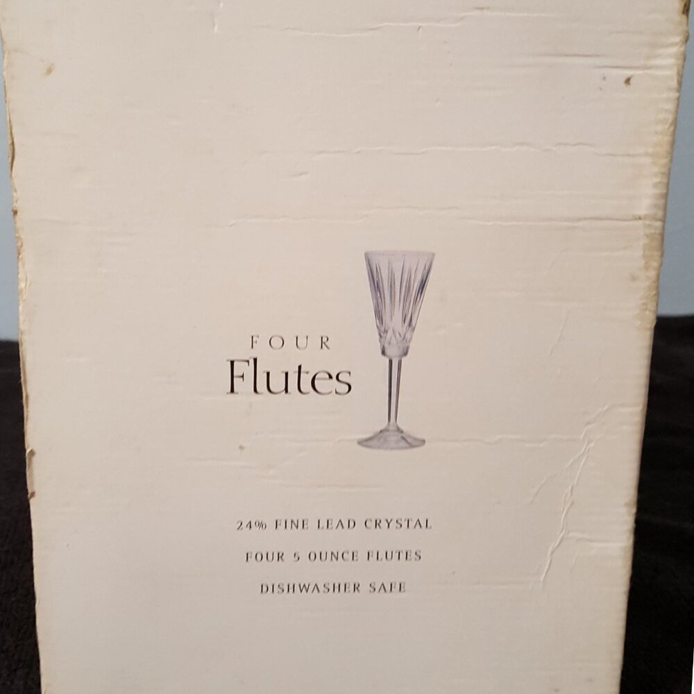 NEW Toscany Classic Set of 4 Chamagne Flute Glasses 24% Fine Lead Crystal 5 OZ - Picture 4 of 5